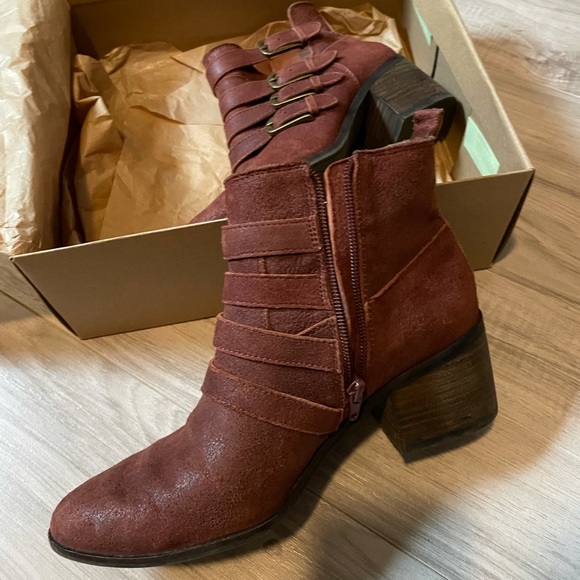 Like new! Very gently used! Real leather! Oxblood red booties! - Picture 4 of 6